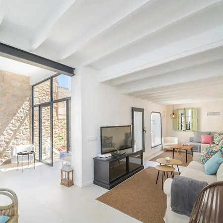 Townhouse Helen House By Homevillas360 Hébergement de vacances *