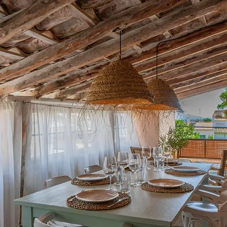 Hébergement de vacances Townhouse Helen House By Homevillas360 *